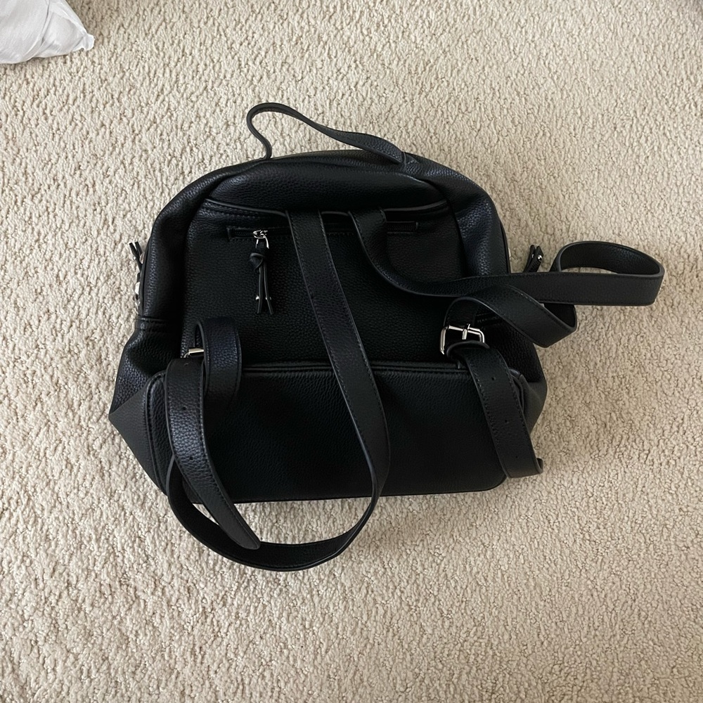 Black backpack - Picture 2 of 3